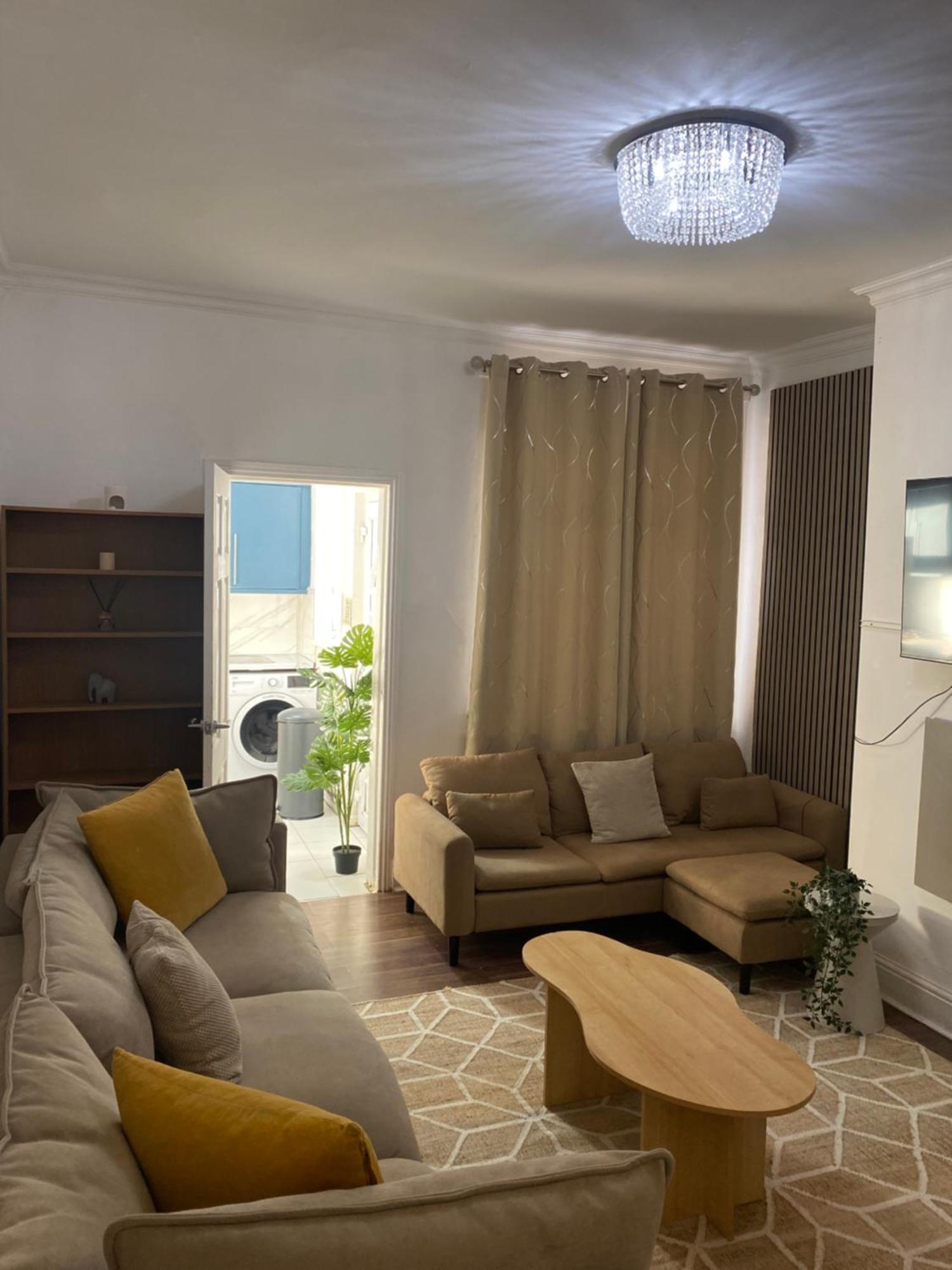 Modern Townhouse-Free Parking-Games Room-Fast W-Ifi Manchester Exteriör bild